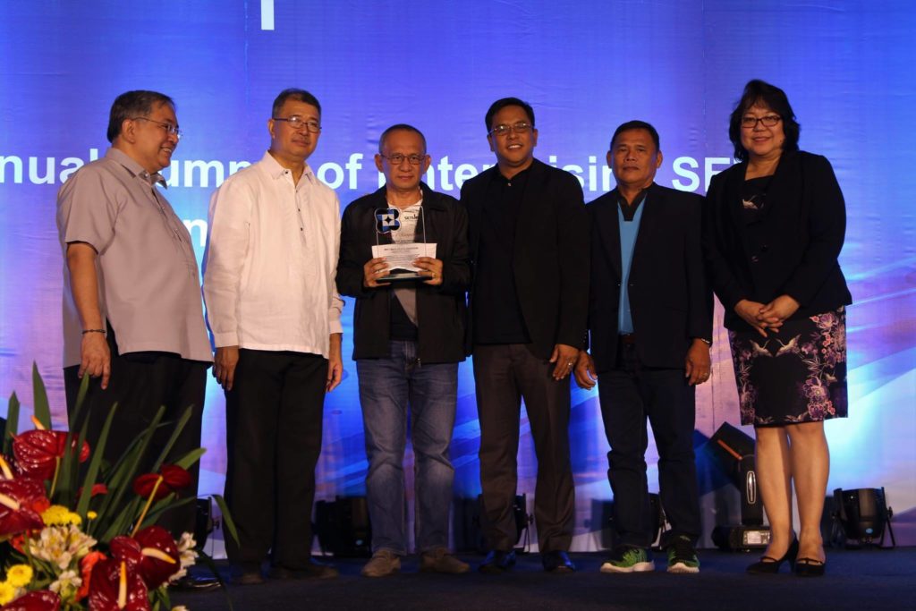 Engr. Rolando Rupac (3L), VP for Operations and Sales of AMCC, receives award from DOST Secretary Fortunato T. De La Peña (2L). With him are other DOST officials (from L-R), Asec. Emmanuel Galvez, DOST 2 Director Sancho Mabborang, DOST 2 Isabela Provincial Director Marcelo Miguel and Usec. Brenda L. Nazareth-Manzano.